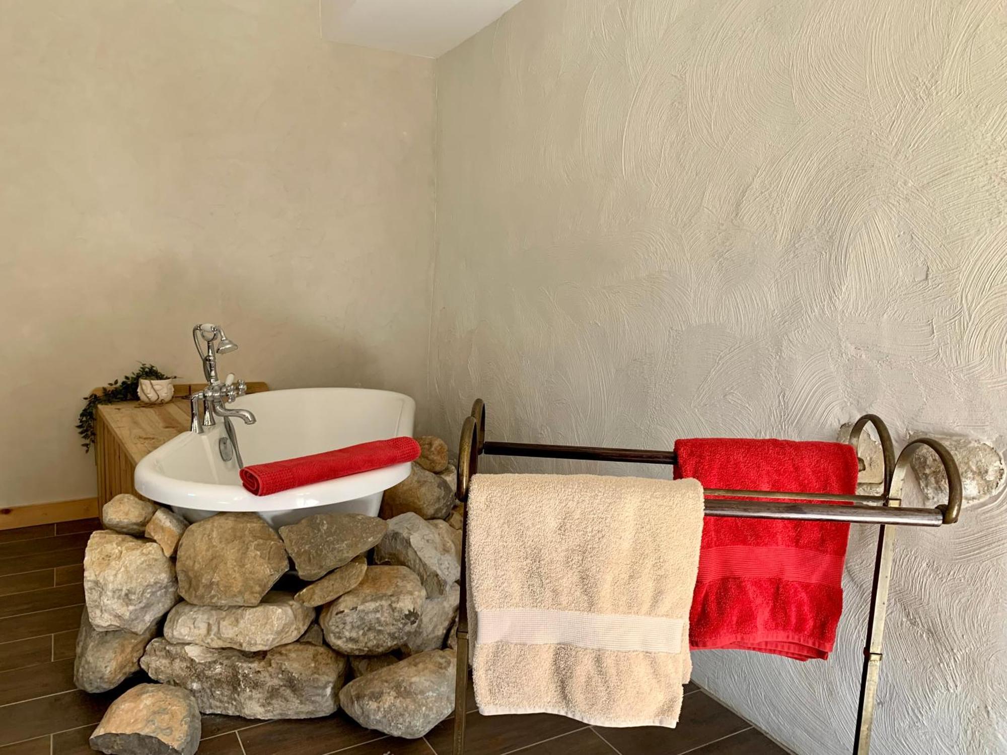Mas Des Terres Rouges Villa Vezenobres Exterior photo
